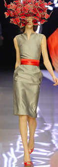 Alexander McQueen Spring 2008 show; Photo courtesy of Style.com
