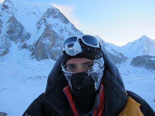 Alex Txikon en el Campo Base del Hidden Peak. Foto: Alex Txikon