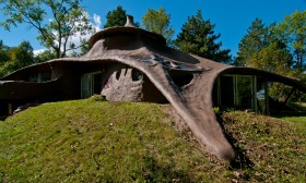 An historic foam home built in 1969 called 'Ensculptic' is for sale outside of Minneapolis for $212,000. (© Realtor.com)