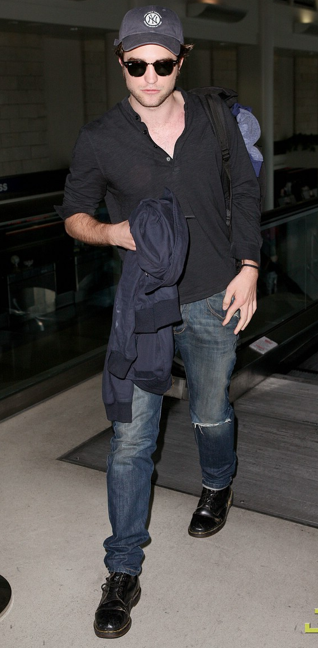 Rob leaves LAX for JFK