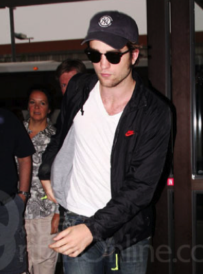 Rob leaves LAX for Vancouver