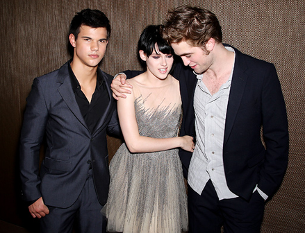 Rob, Kristen, and Taylor backstage at the MTV VMAs