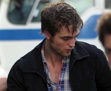 Robert Pattinson filming "Remember Me"